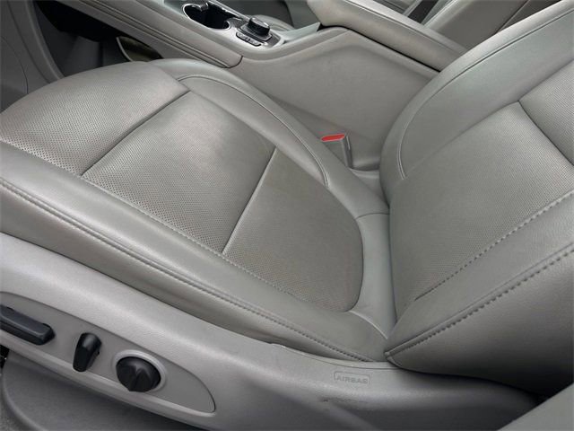 Used 2023 GMC Acadia SLT image 12