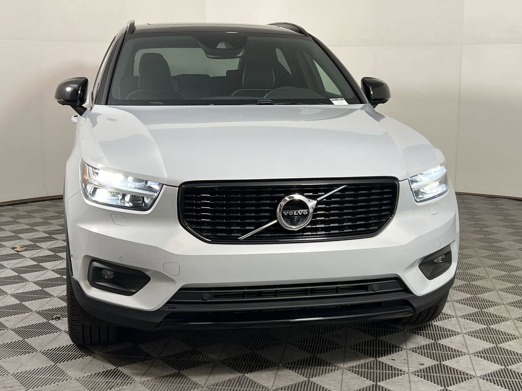 Used 2021 Volvo XC40 T5 R-Design w/ Advanced Package image 3