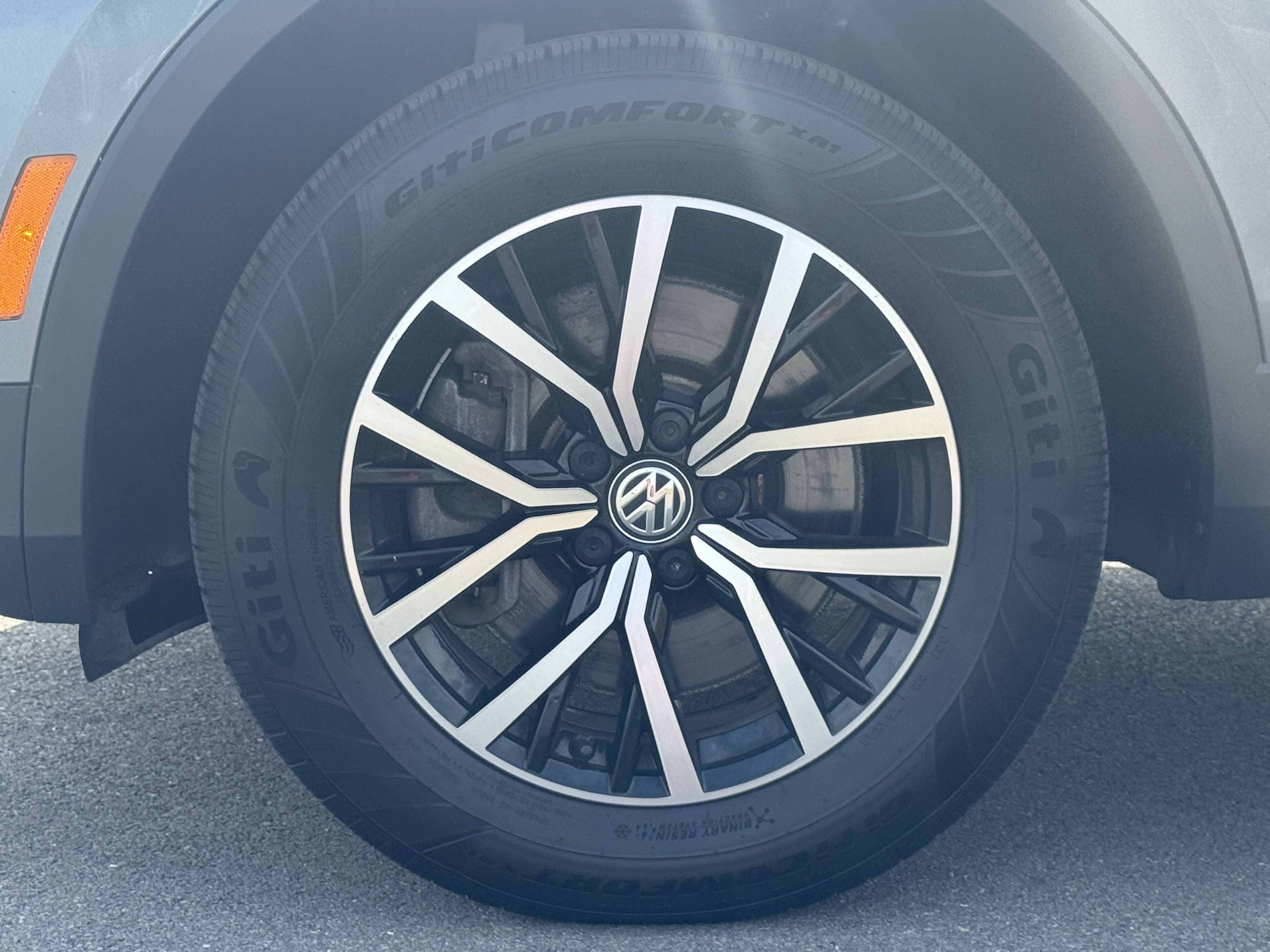 Used 2021 Volkswagen Tiguan SE AWD/4WD image 11