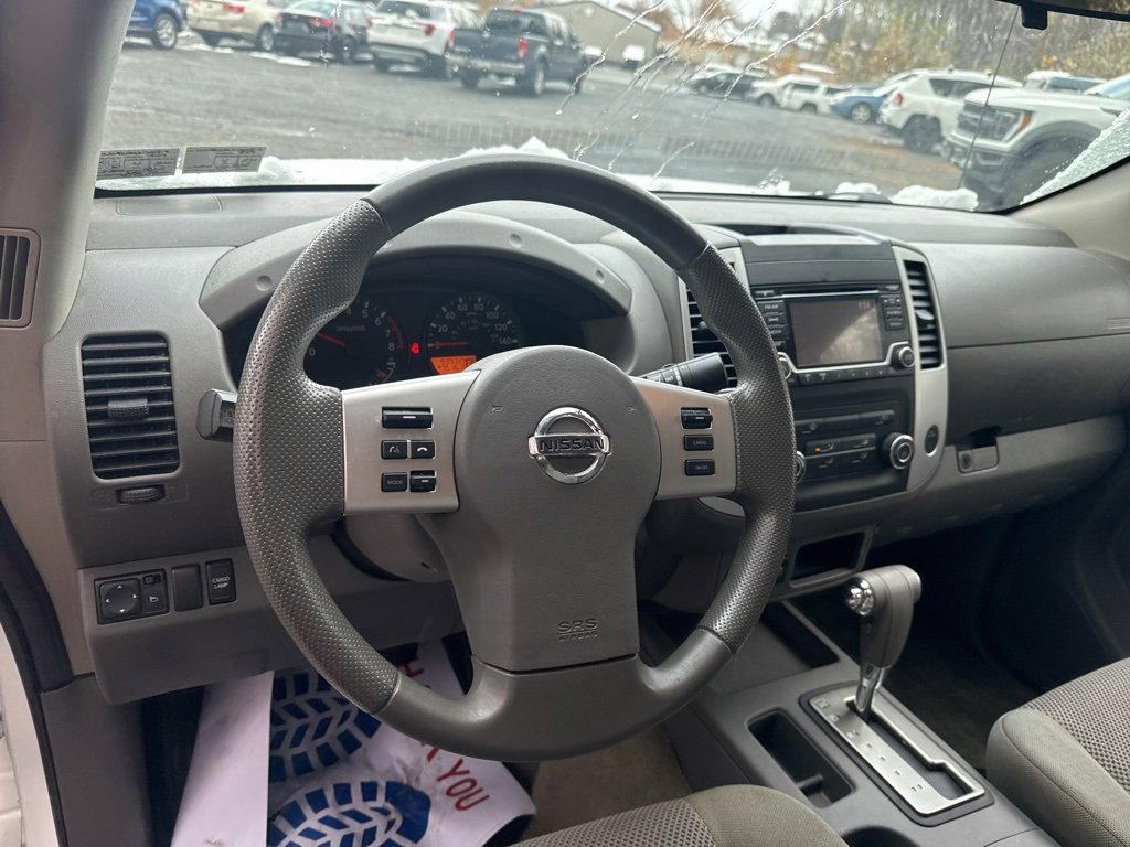 Used 2018 Nissan Frontier SV image 16