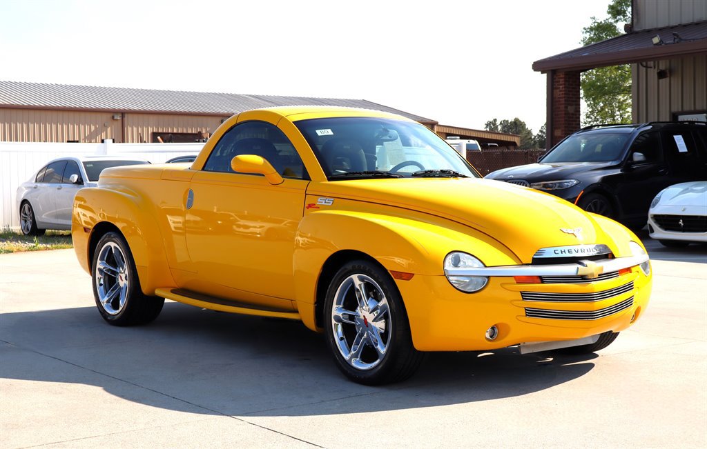 Used 2003 Chevrolet SSR w/ Preferred Equipment Group RWD image 18