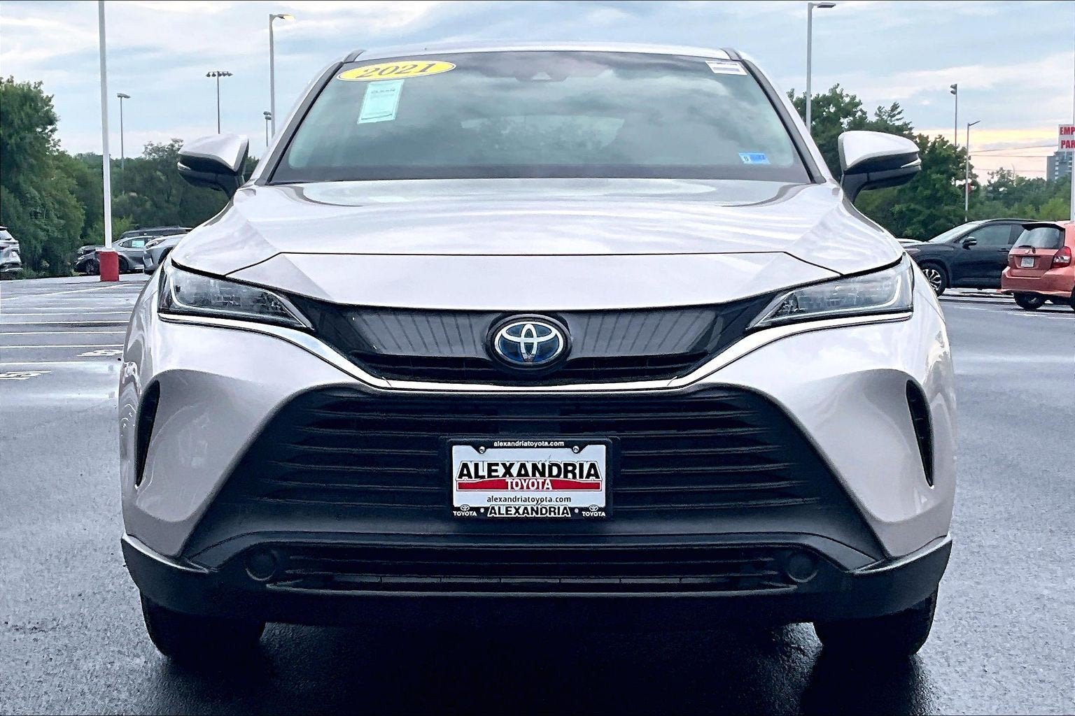 Used 2021 Toyota Venza LE AWD/4WD image 3