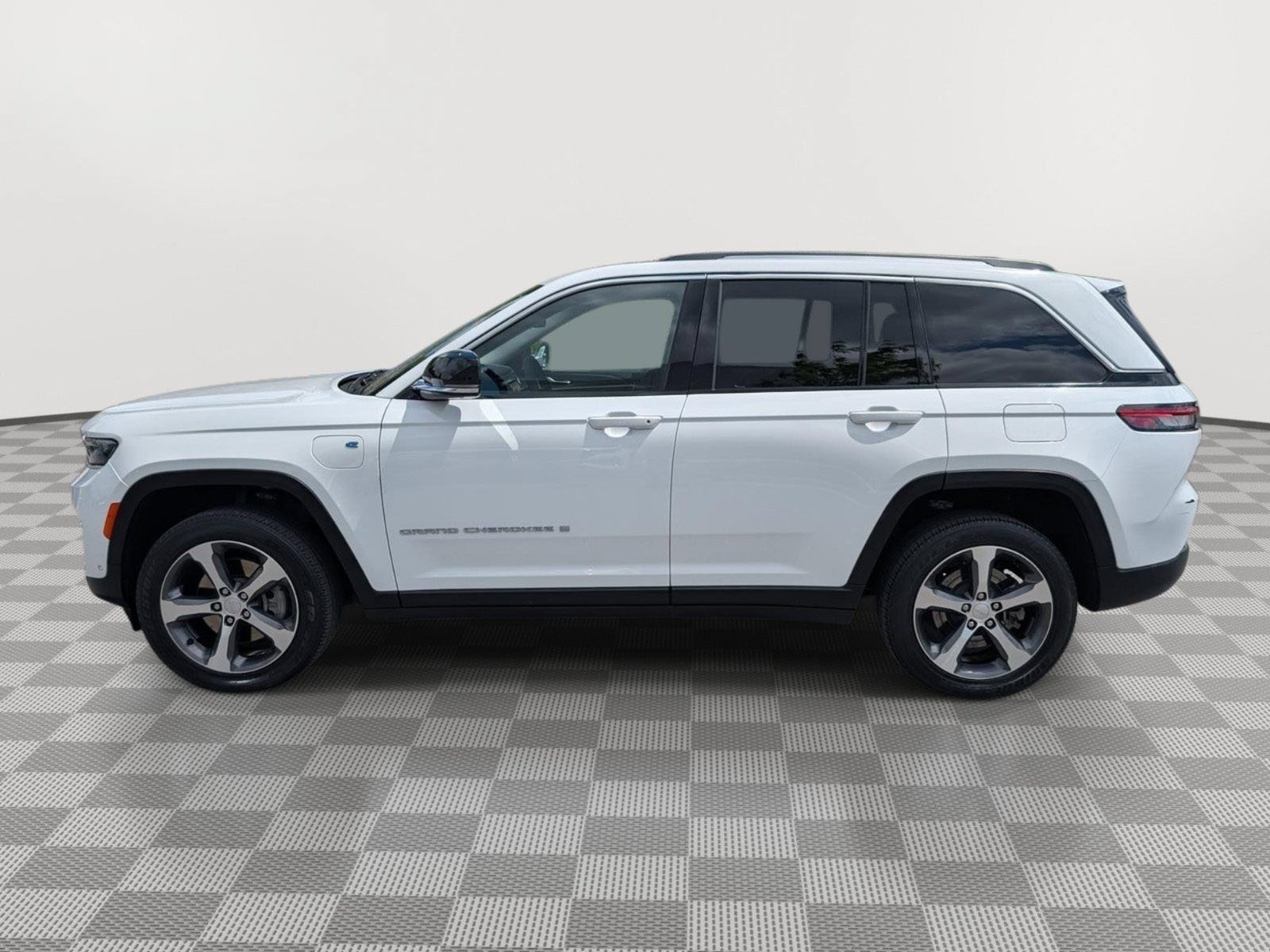 Used 2022 Jeep Grand Cherokee Limited 4xe w/ Luxury Tech Group II AWD/4WD image 2