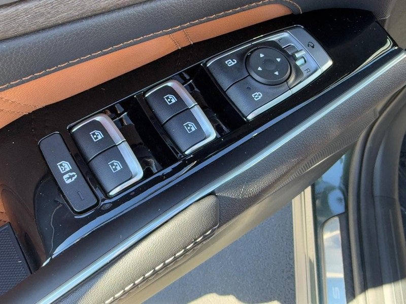 Used 2023 Kia Sorento SX Prestige image 14