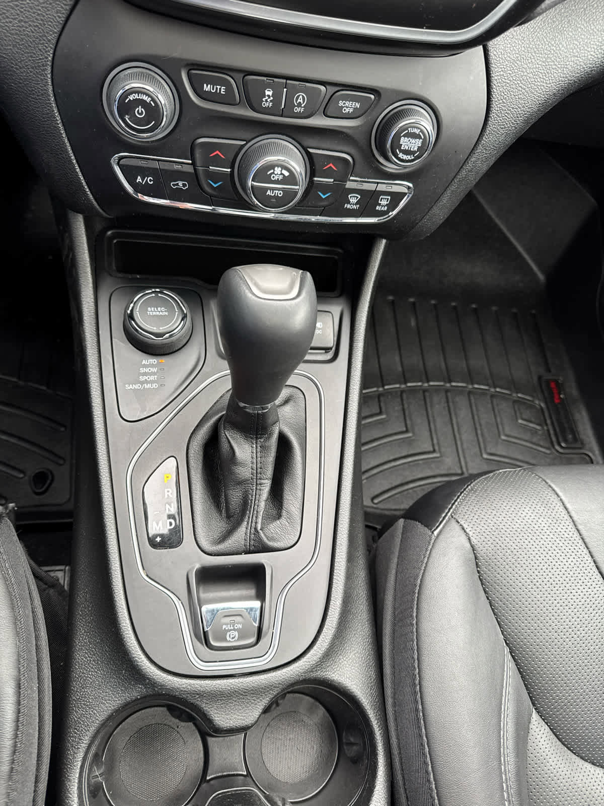 Used 2021 Jeep Cherokee Latitude Lux 80th Anniv w/ Quick Order Package 26U 80TH image 24