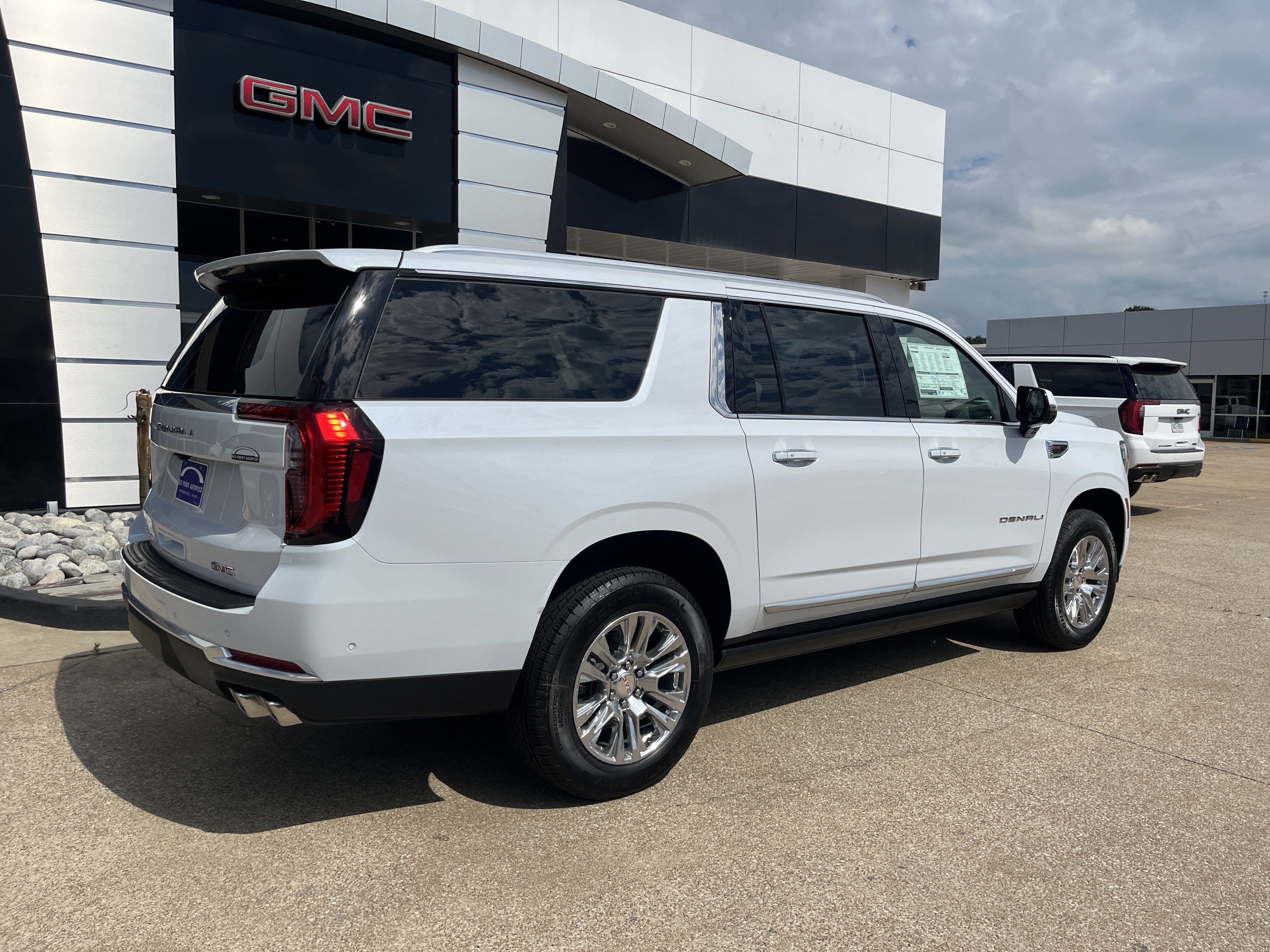 New 2026 GMC Yukon XL Denali w/ Sun & Power Step Package AWD/4WD image 3