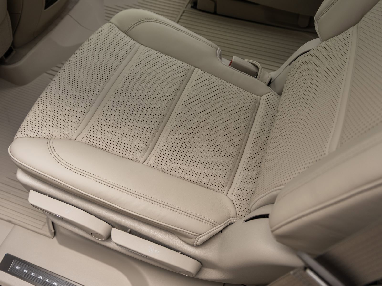 Used 2026 Cadillac Escalade Platinum Sport w/ LPO, Floor Liner Package AWD/4WD image 35