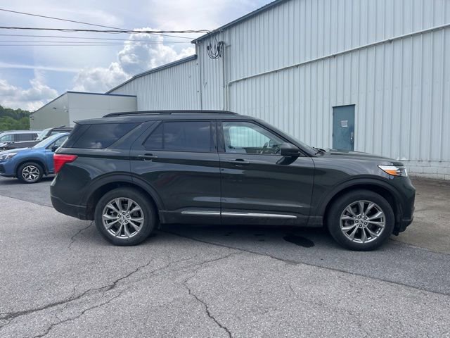 Used 2023 Ford Explorer XLT w/ Equipment Group 202A AWD/4WD image 4