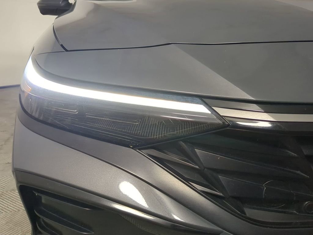 Certified 2024 Hyundai Elantra Limited image 10