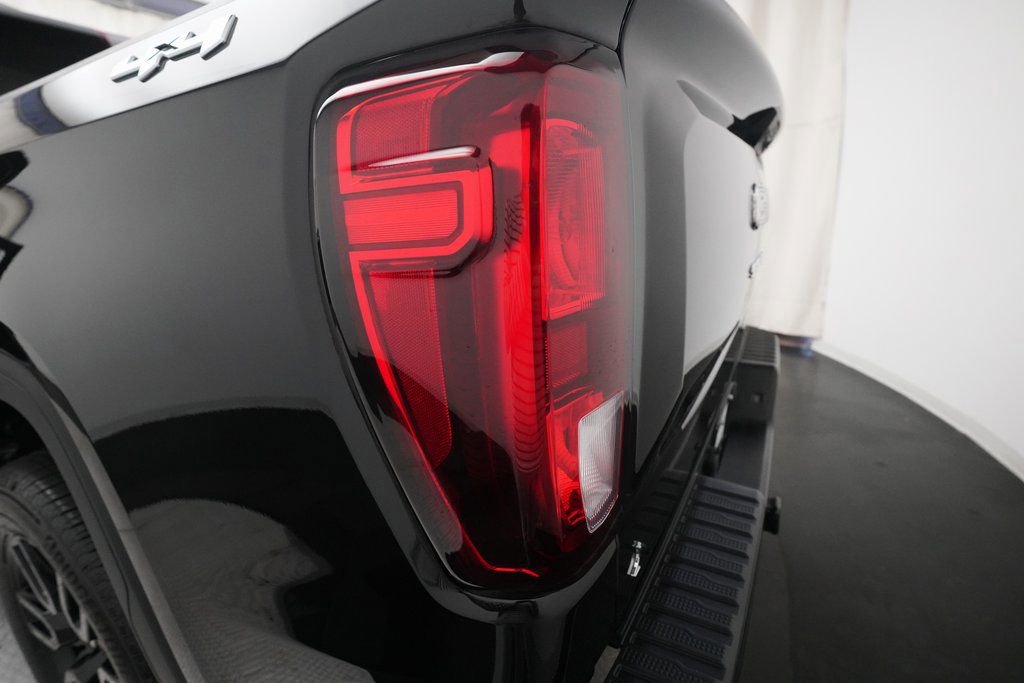 Used 2025 GMC Sierra 1500 Elevation image 31