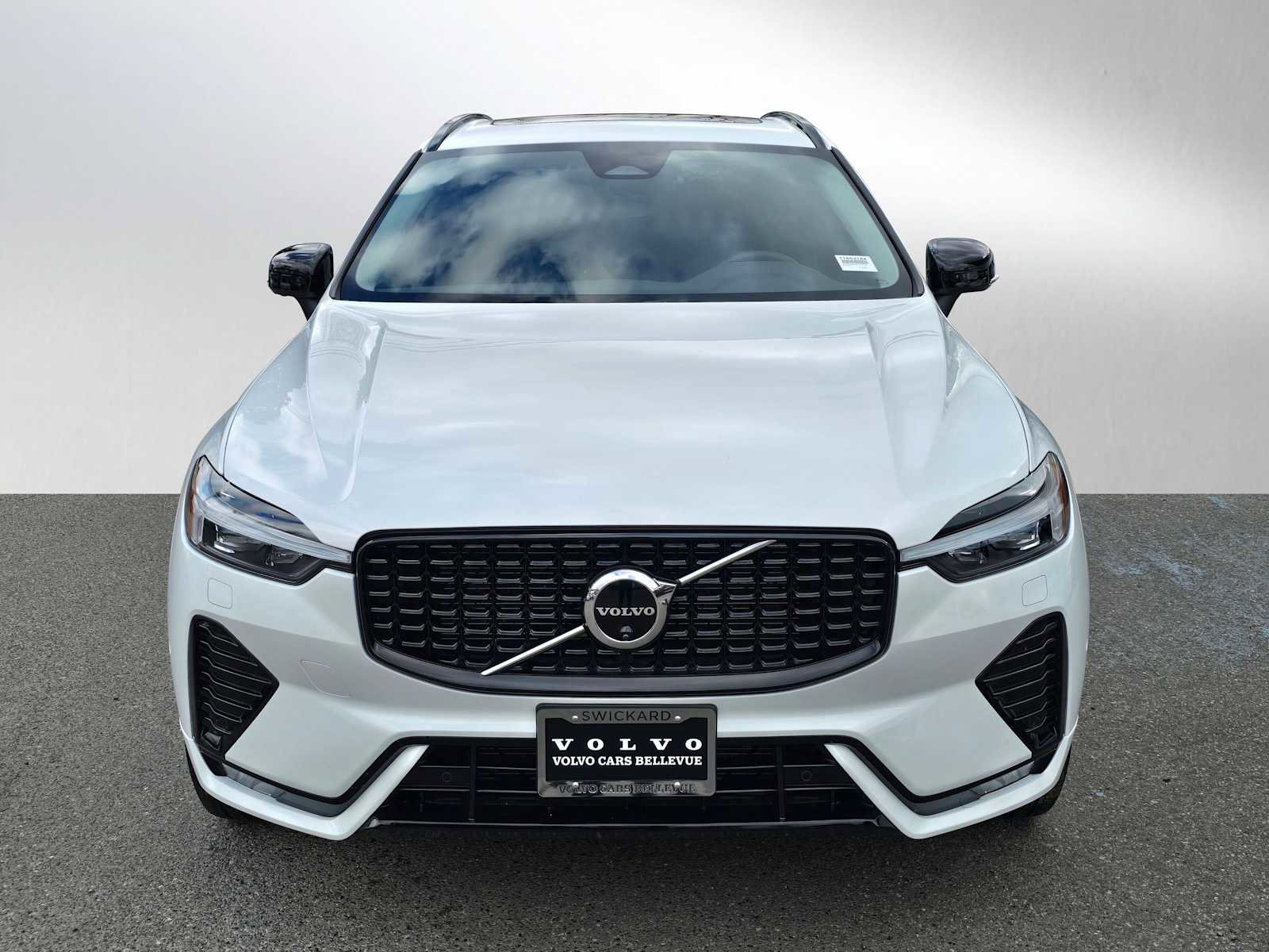 Certified 2025 Volvo XC60 B5 Plus image 8