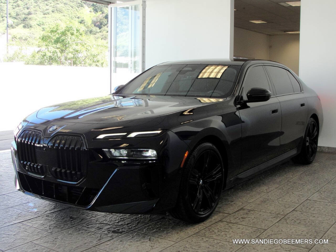 Used 2023 BMW 740i 740i M SPORT PRO+HUD+SWAROVSKI w/ Parking Assistance Package image 37