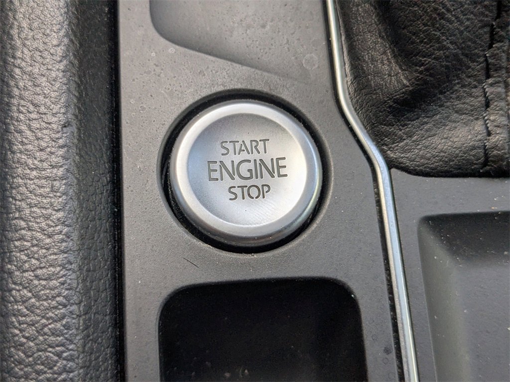 Used 2020 Volkswagen Atlas Cross Sport SE w/ Towing Package image 24