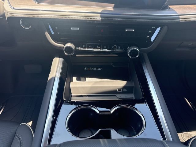 New 2025 Chevrolet Suburban Premier image 23