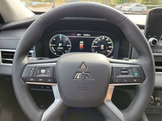 New 2025 Mitsubishi Outlander SE image 13