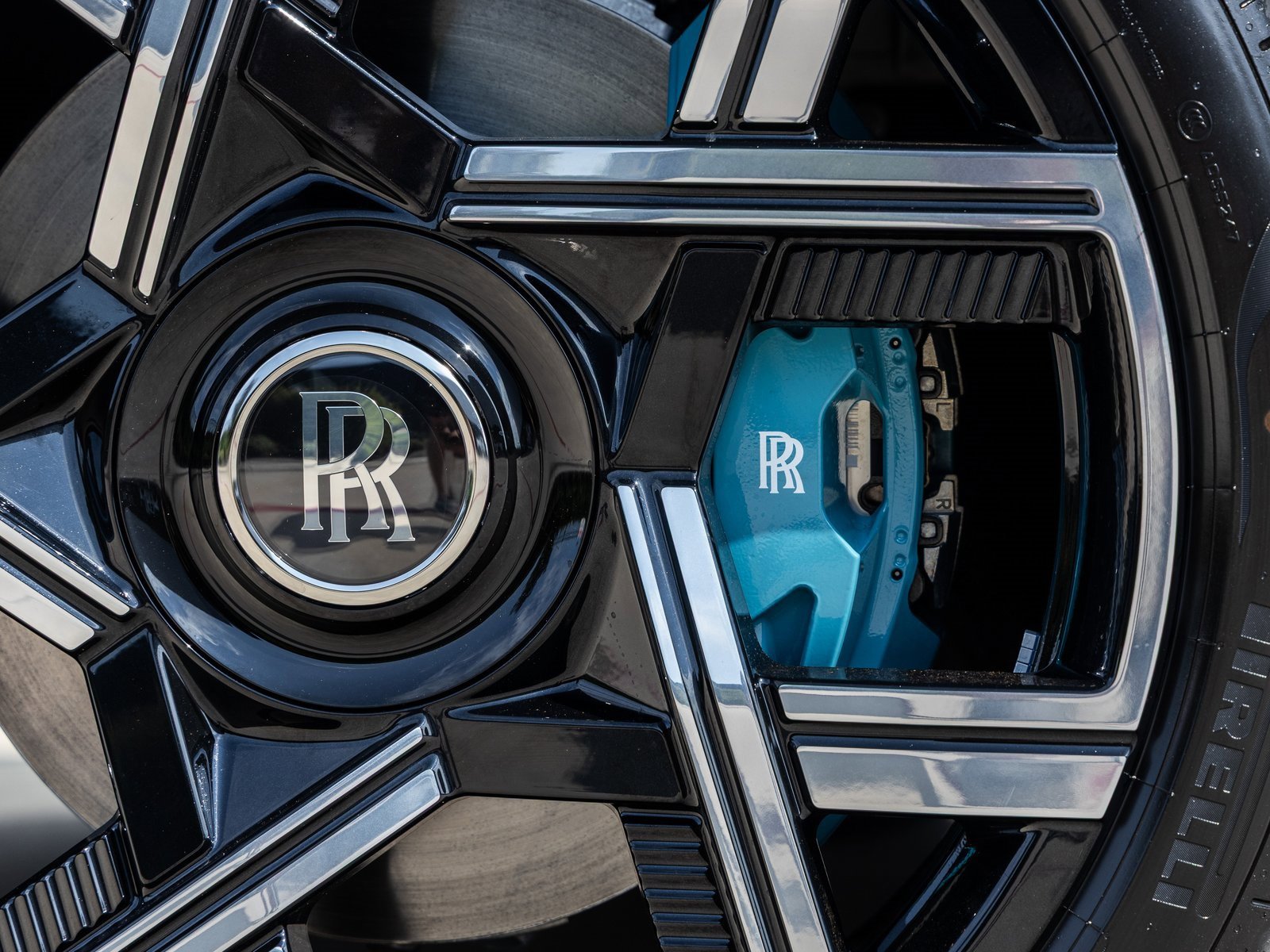 New 2026 Rolls-Royce Cullinan Black Badge image 17