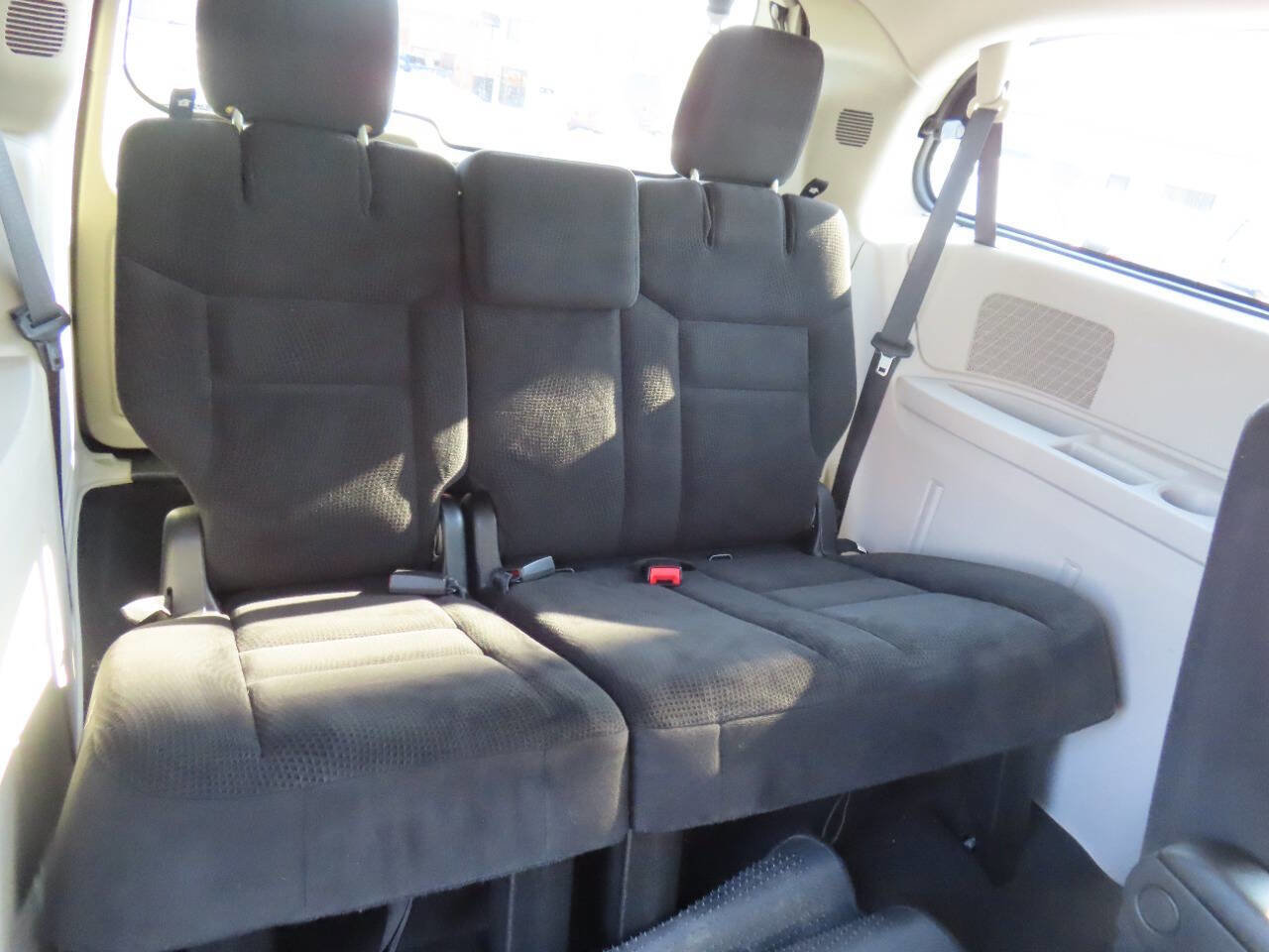 Used 2016 Dodge Grand Caravan SXT image 36