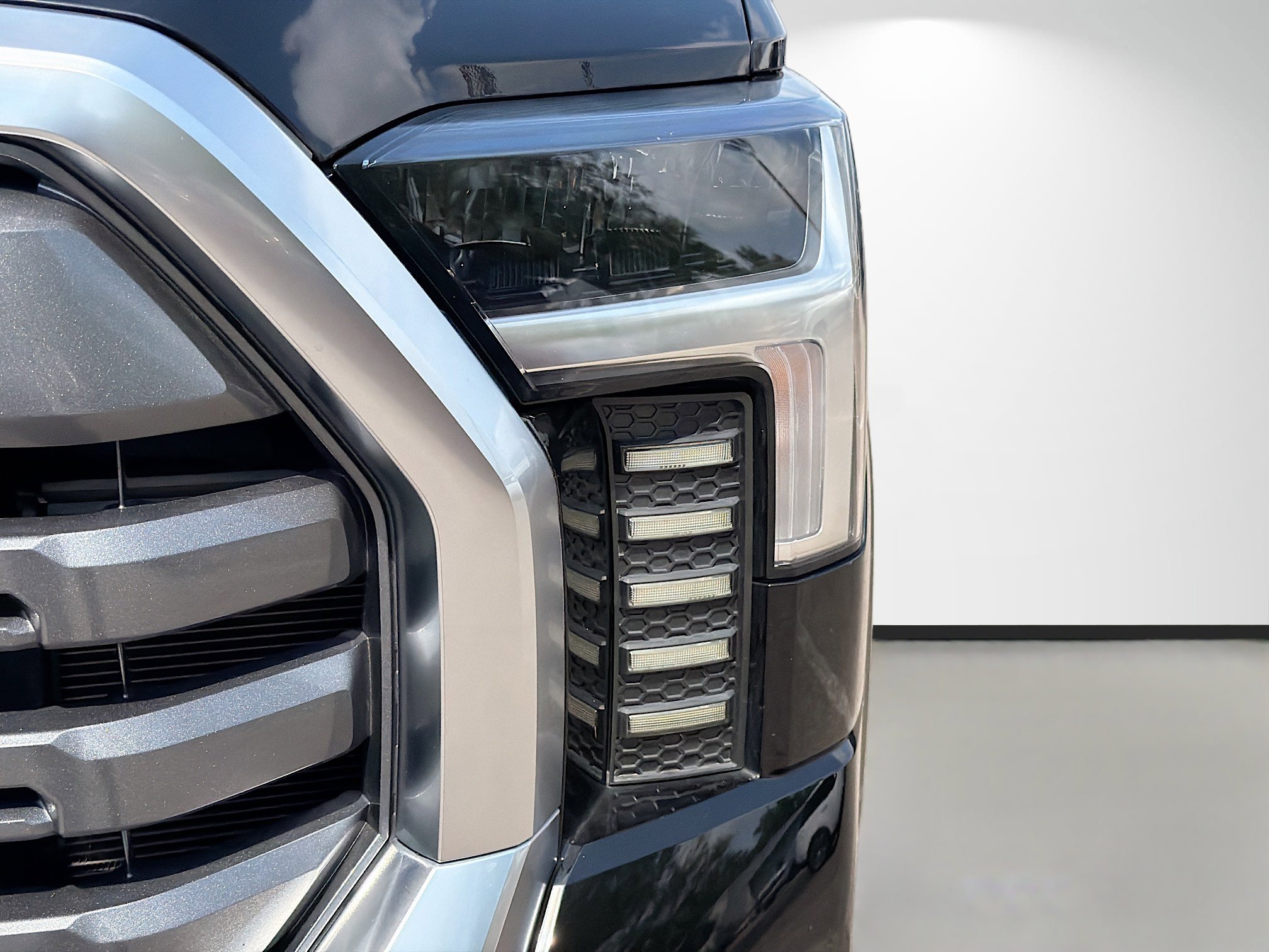 Used 2024 Toyota Tundra Limited w/ Power Package RWD image 9