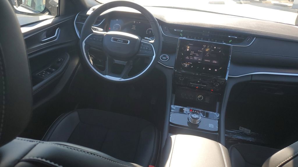 New 2025 Jeep Grand Cherokee L Altitude image 12