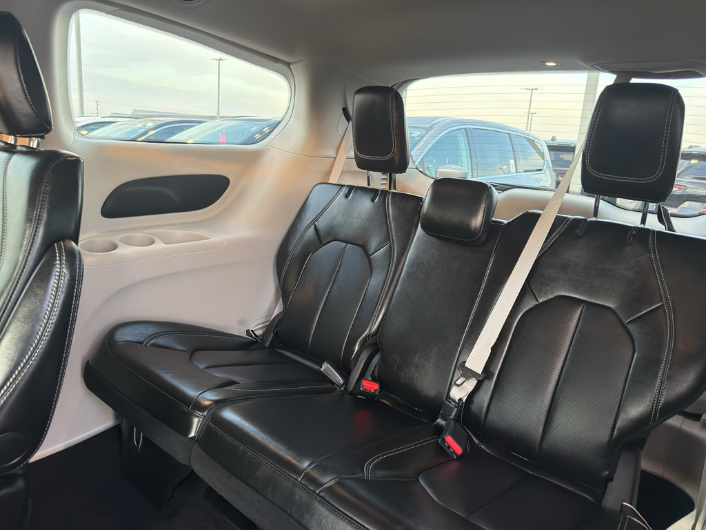 Used 2024 Chrysler Pacifica Touring-L FWD image 31