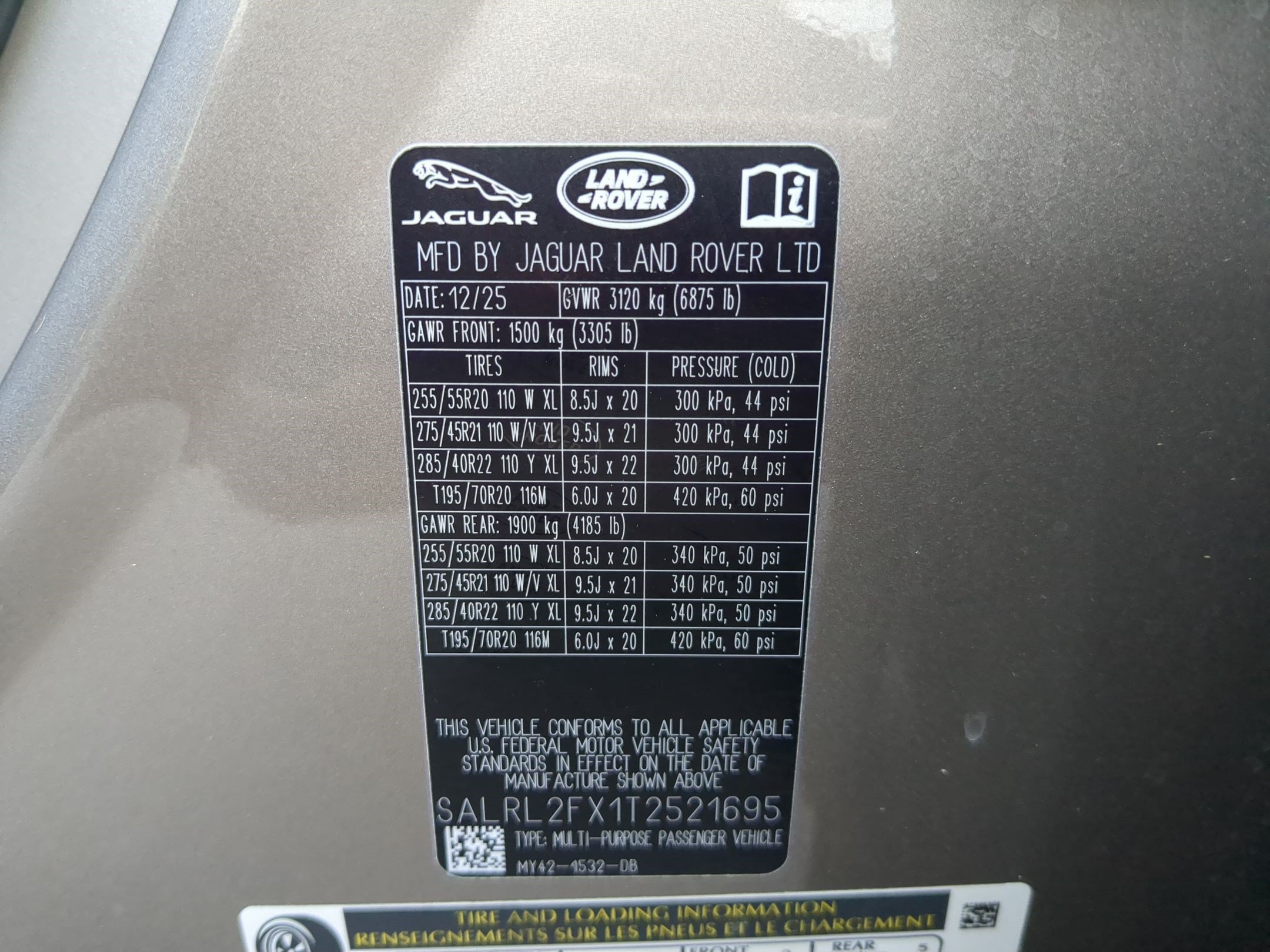 Used 2026 Land Rover Discovery Dynamic SE AWD/4WD image 37