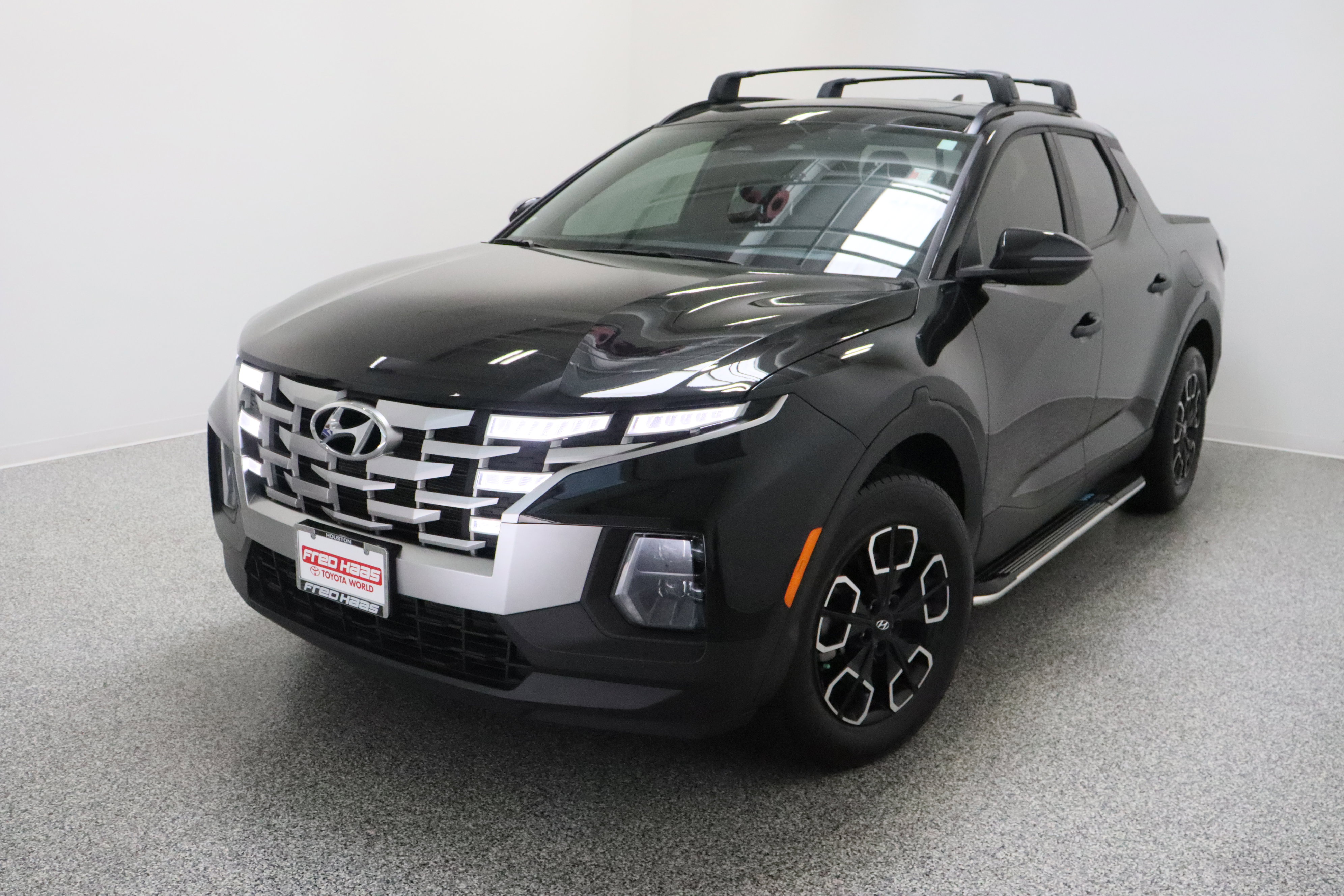 Used 2024 Hyundai Santa Cruz SEL w/ Activity Package FWD image 2