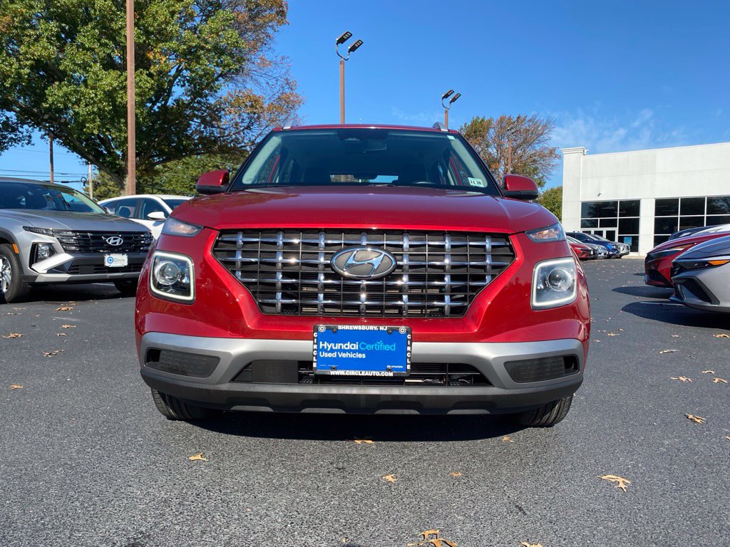 Certified 2024 Hyundai Venue Limited FWD image 3