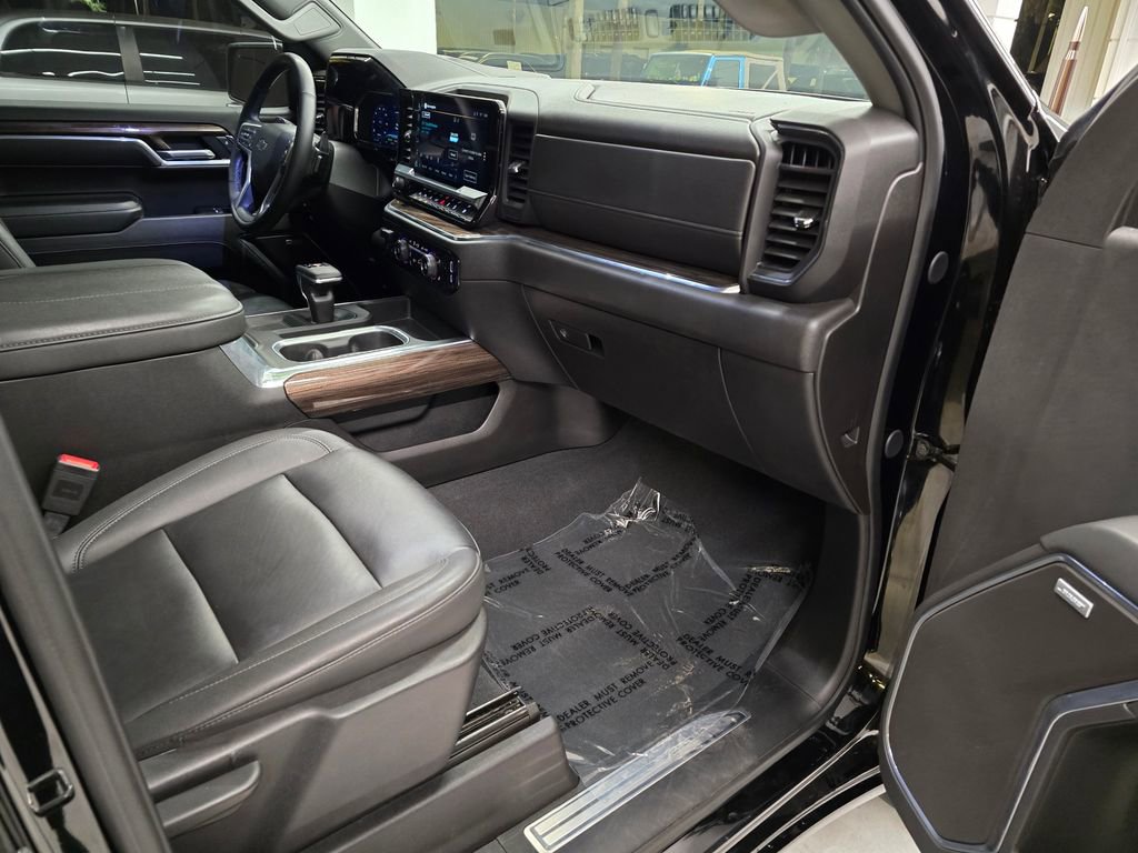 Used 2025 Chevrolet Silverado 1500 RST image 35