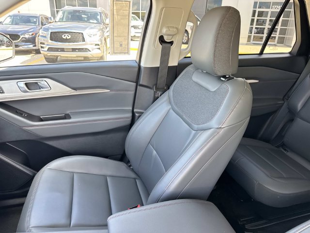 New 2026 Ford Explorer Active RWD image 18