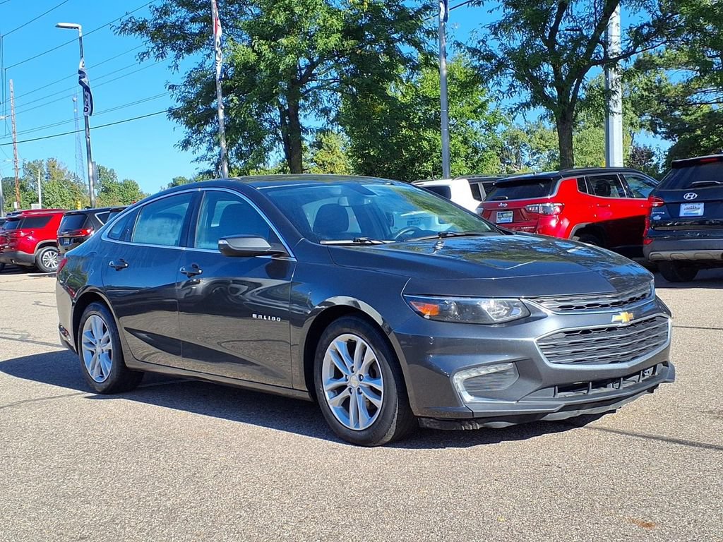 Used 2018 Chevrolet Malibu LT FWD image 3