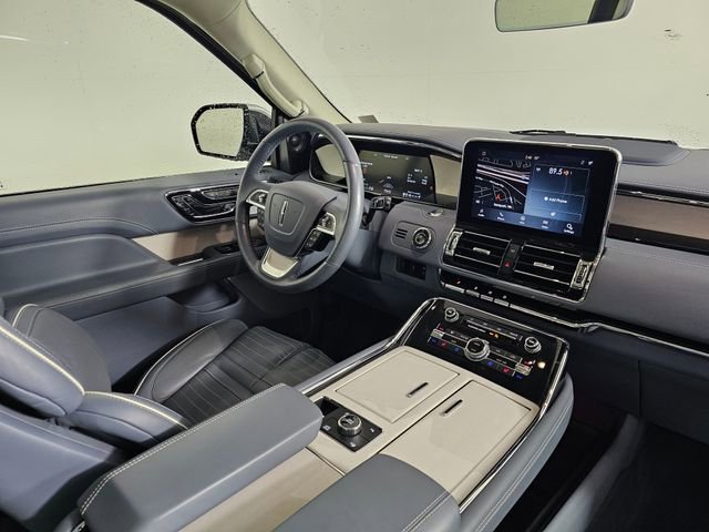 Used 2020 Lincoln Navigator Black Label w/ Cargo Convenience Package image 11