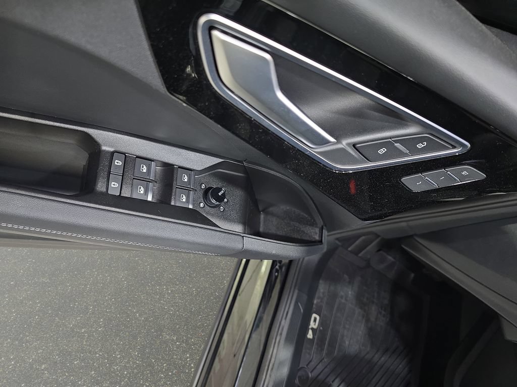 Used 2024 Audi Q4 e-tron Premium Plus AWD/4WD image 31
