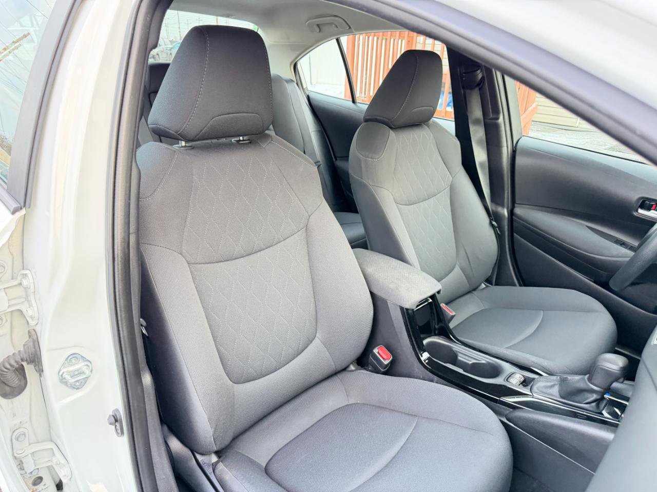 Used 2021 Toyota Corolla LE FWD image 34
