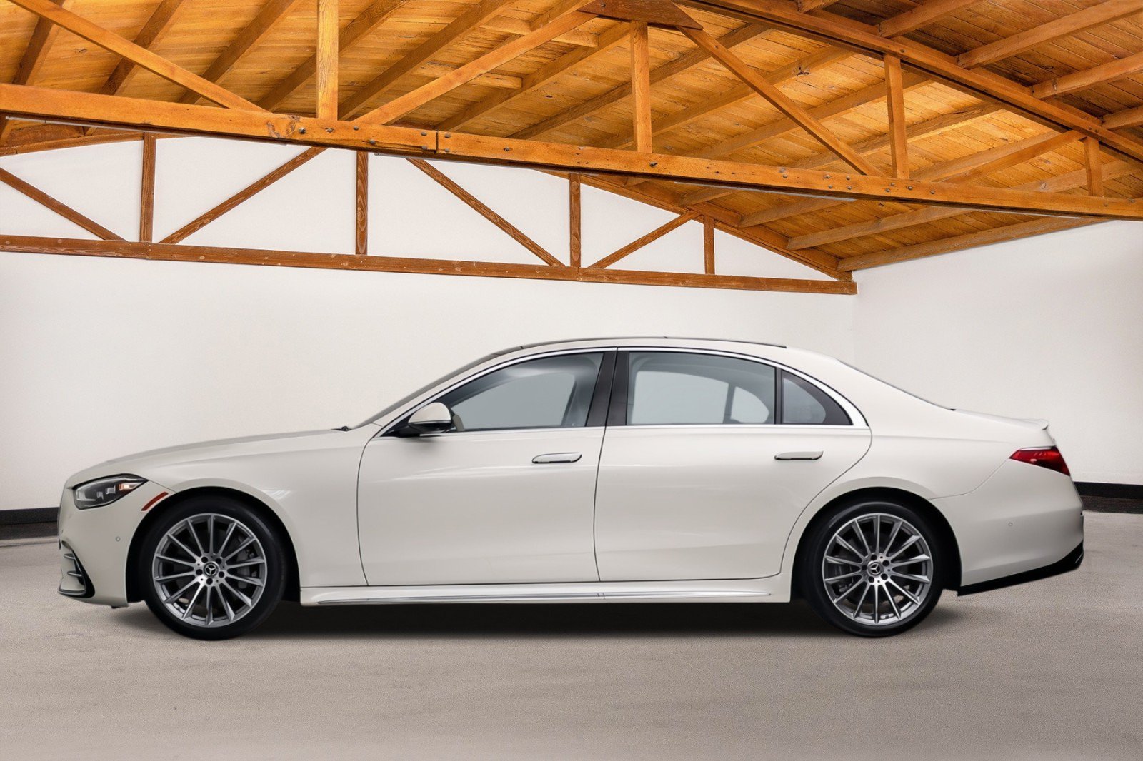 Used 2022 Mercedes-Benz S 500 4MATIC w/ AMG Line Package image 2
