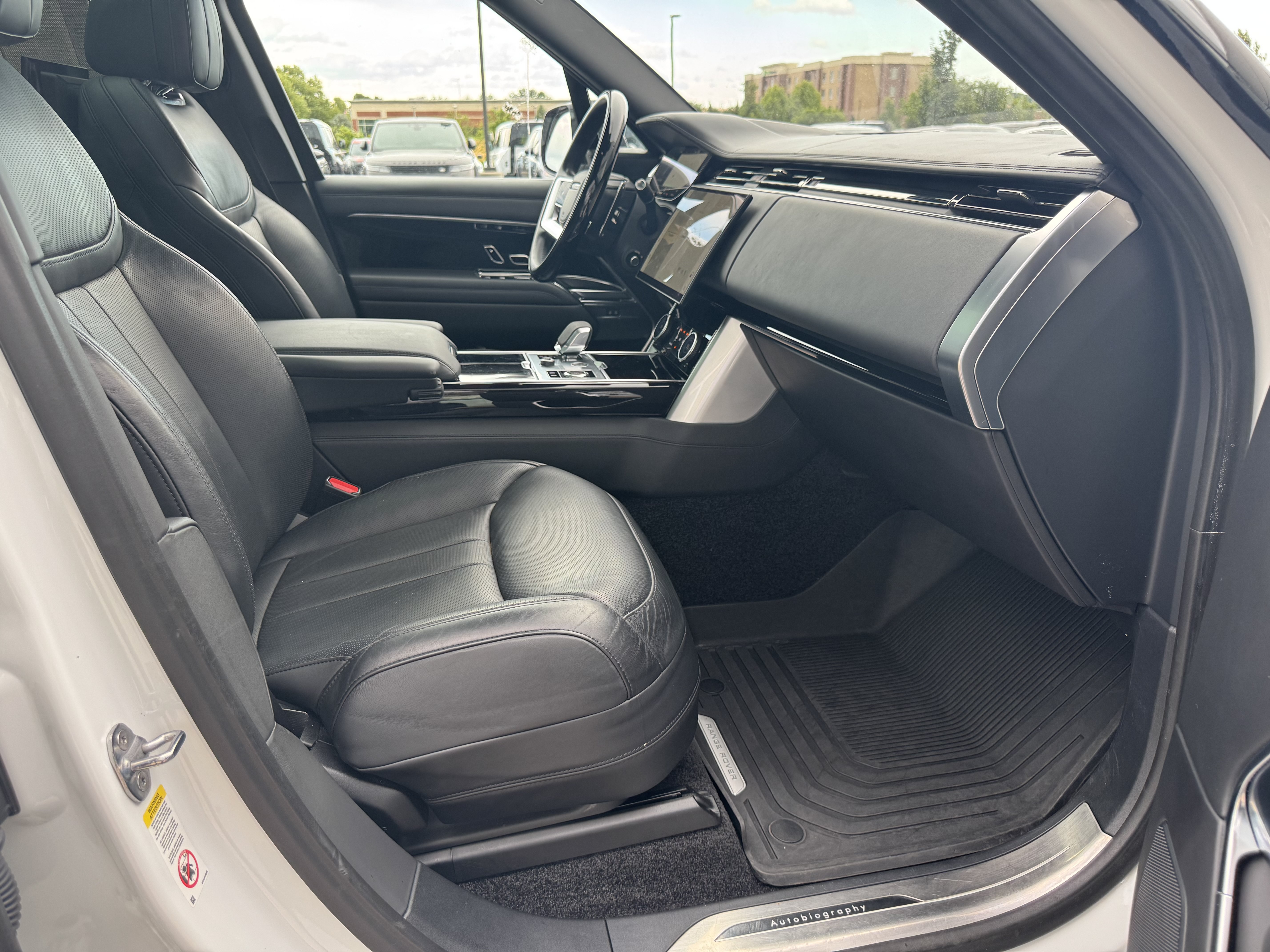 Certified 2023 Land Rover Range Rover Long Wheelbase Autobiography AWD/4WD image 3