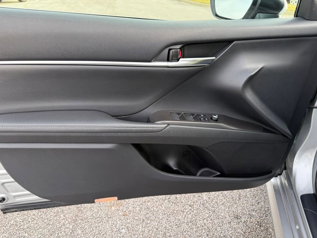 Used 2021 Toyota Camry XLE image 10