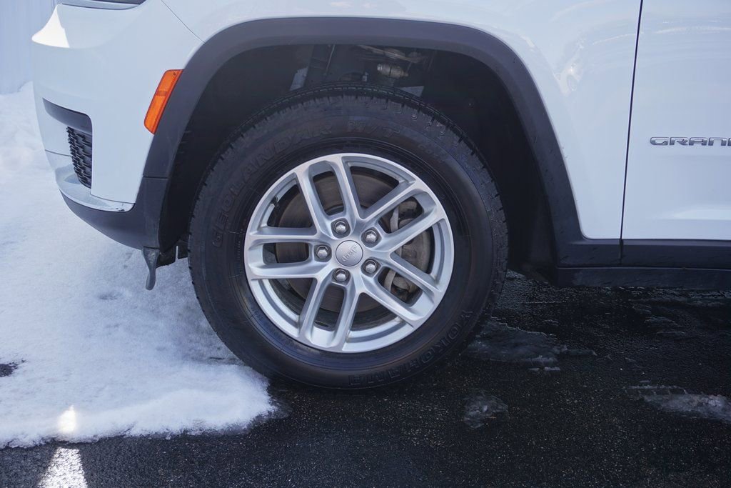 Used 2023 Jeep Grand Cherokee L Laredo image 6