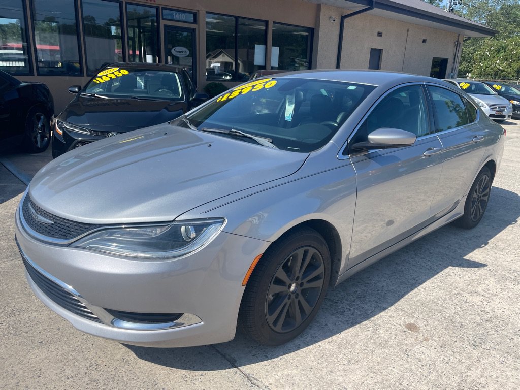 Used 2017 Chrysler 200 Limited Platinum FWD image 1