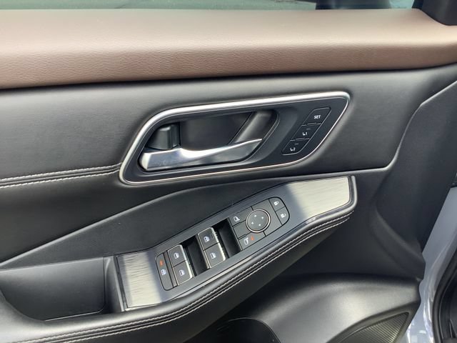 Used 2022 Nissan Rogue Platinum w/ Head-Up Display Package FWD image 10