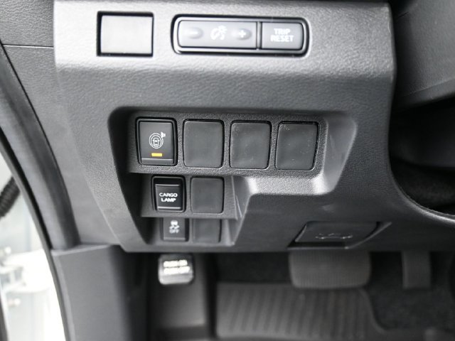 New 2026 Nissan Frontier SV w/ All-Weather Content Package AWD/4WD image 17