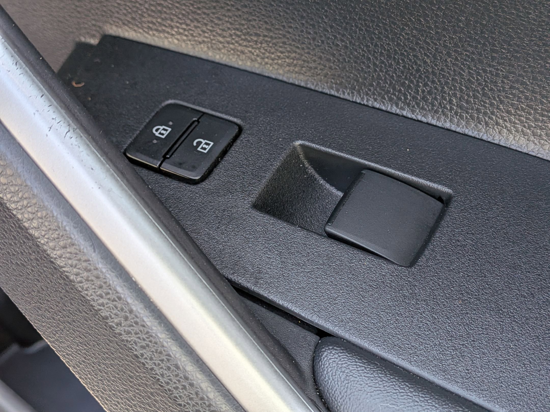Used 2025 Toyota Corolla Cross L AWD/4WD image 34