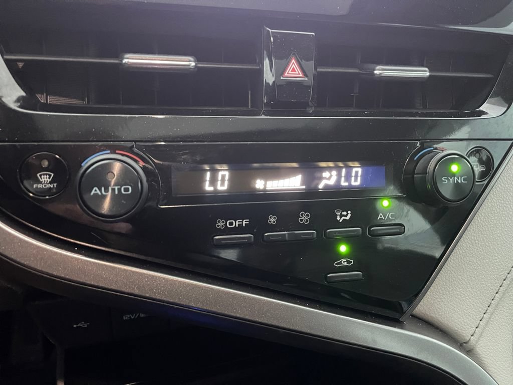 Used 2022 Toyota Camry SE w/ Cold Weather Package AWD/4WD image 28