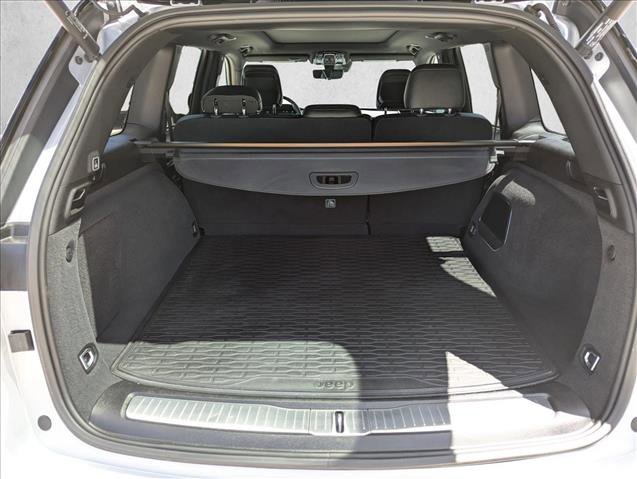 Used 2023 Jeep Grand Cherokee Summit w/ Advanced Protech Group IV AWD/4WD image 6