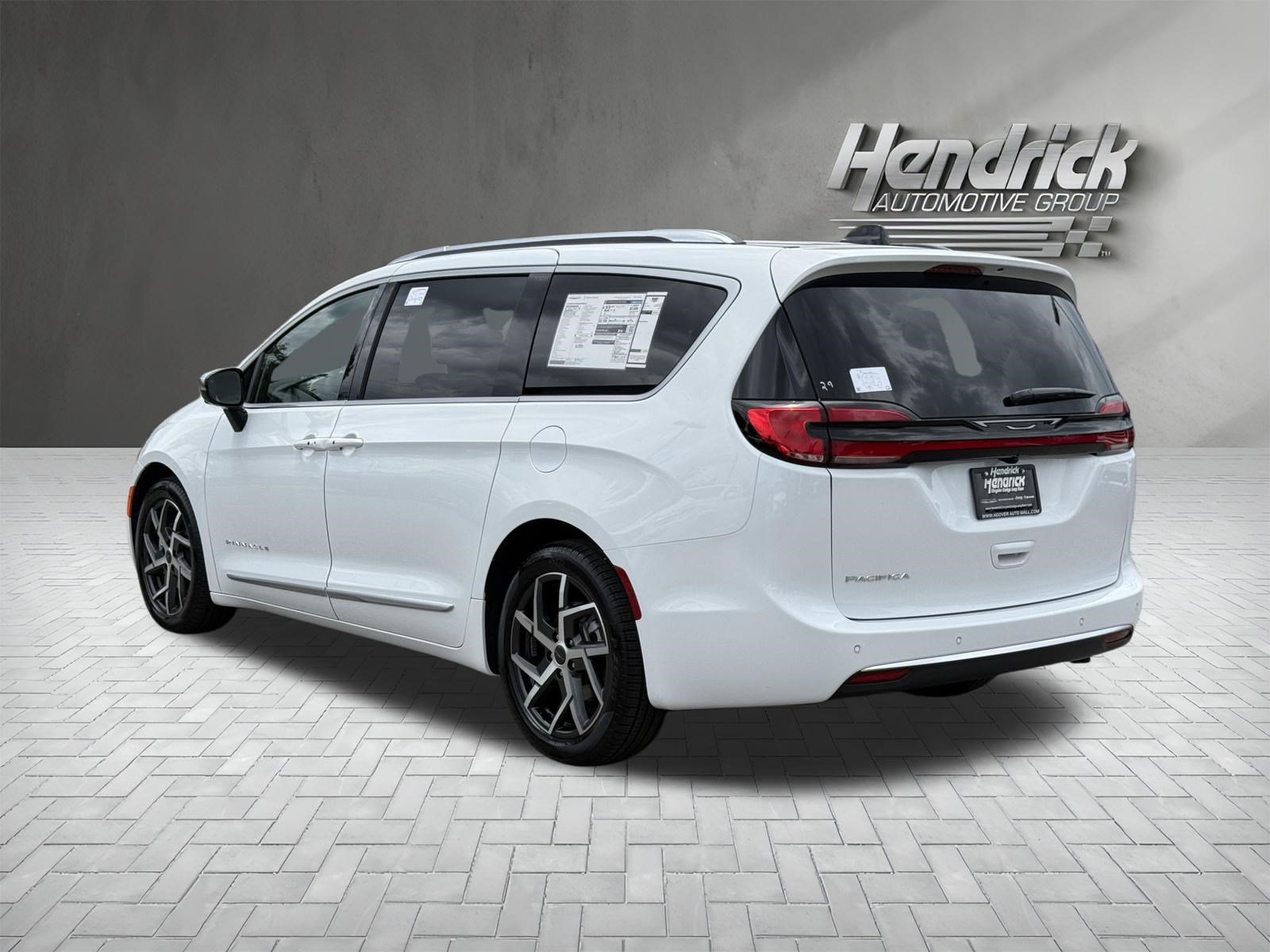 New 2027 Chrysler Pacifica Pinnacle w/ Theater Group FWD image 8