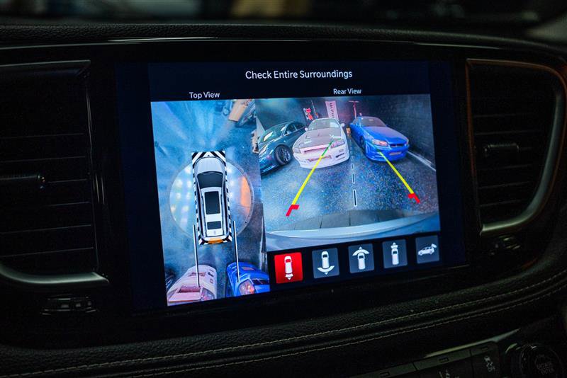 Used 2021 Chrysler Pacifica Limited w/ Uconnect Theater Family Group FWD image 22