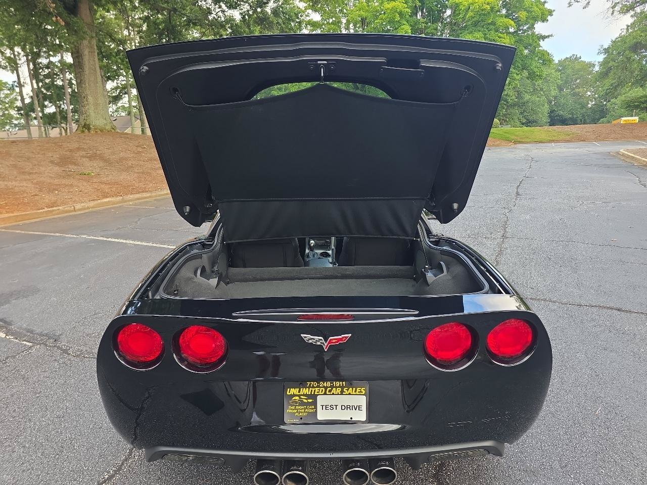 Used 2006 Chevrolet Corvette Coupe w/ Preferred Equipment Group RWD image 16