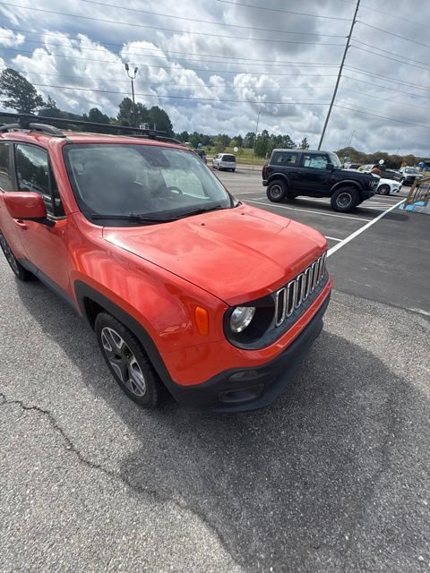 Used 2016 Jeep Renegade Latitude FWD image 9