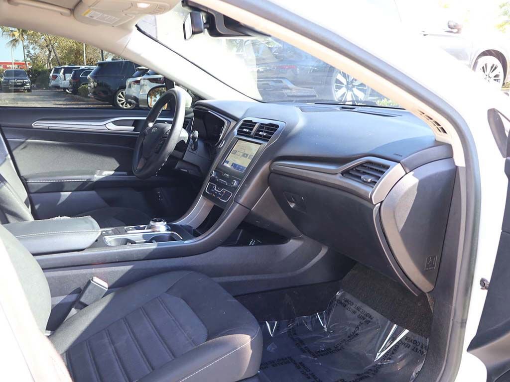Used 2020 Ford Fusion SE image 26