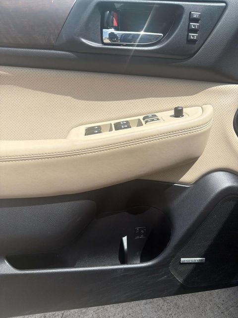 Used 2017 Subaru Outback 2.5i Limited AWD/4WD image 9