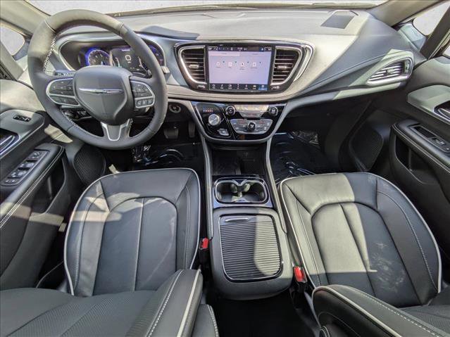 New 2026 Chrysler Pacifica Limited image 3